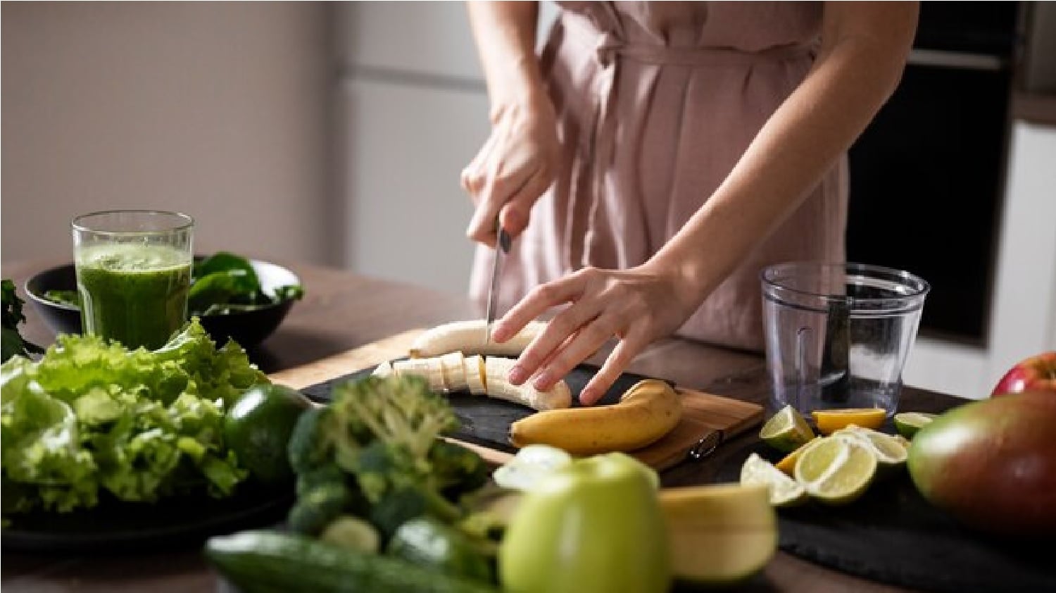 Según la Organización Mundial de la Salud (OMS), mantener una dieta equilibrada no solo previene la malnutrición, sino que también actúa como un escudo contra diversas enfermedades no transmisibles.