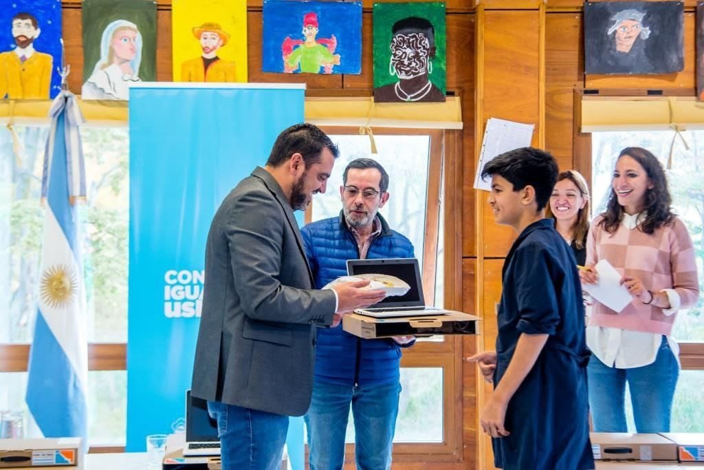 Con la entrega de estas computadoras se llegó al total de 625 dispositivos entregados para facilitar el desarrollo académico de los alumnos.