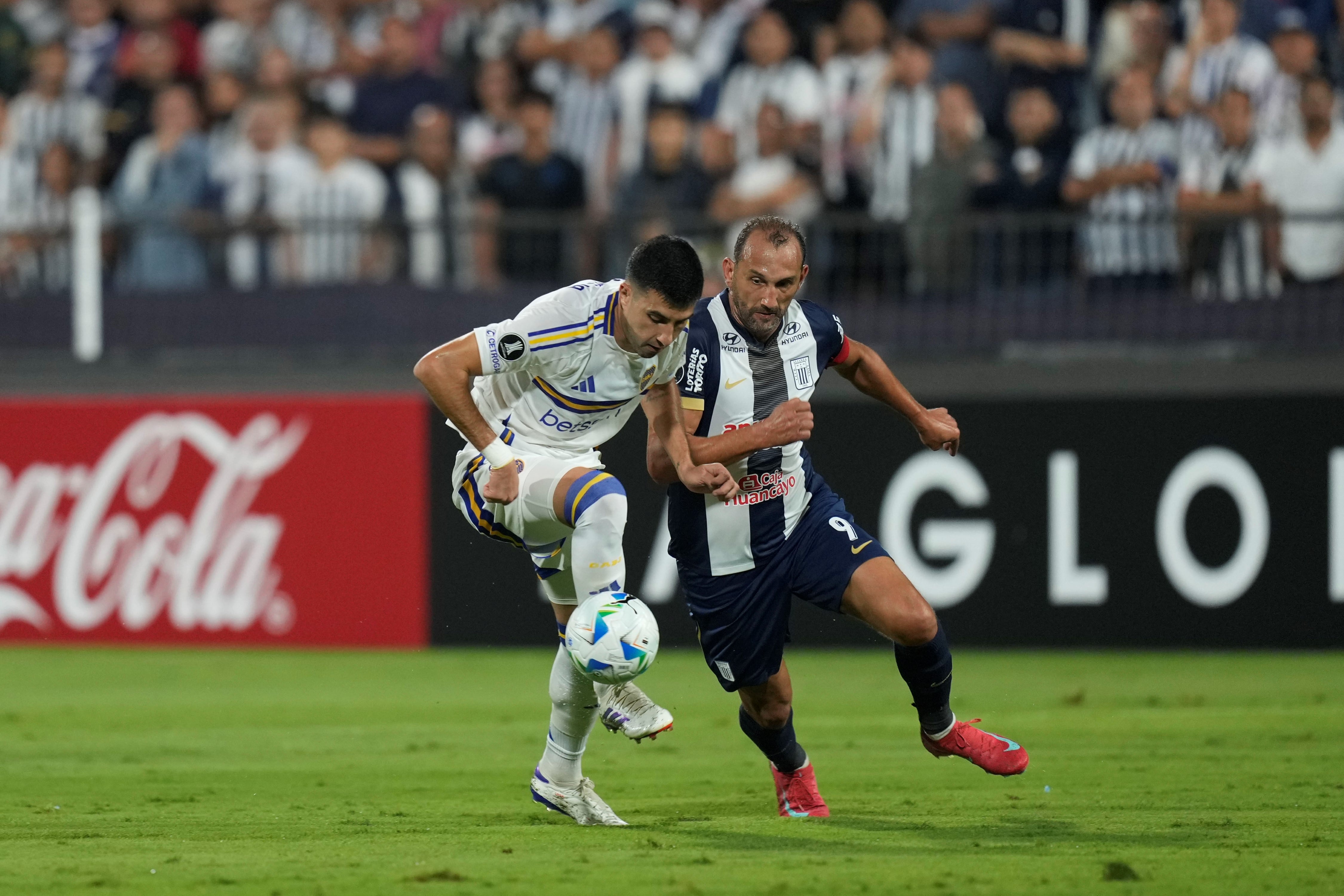 Boca enfrentó a Alianza Lima, en Perú, por uno de los partidos de la fase repechaje de la Copa Libertadores 2025. (AP)