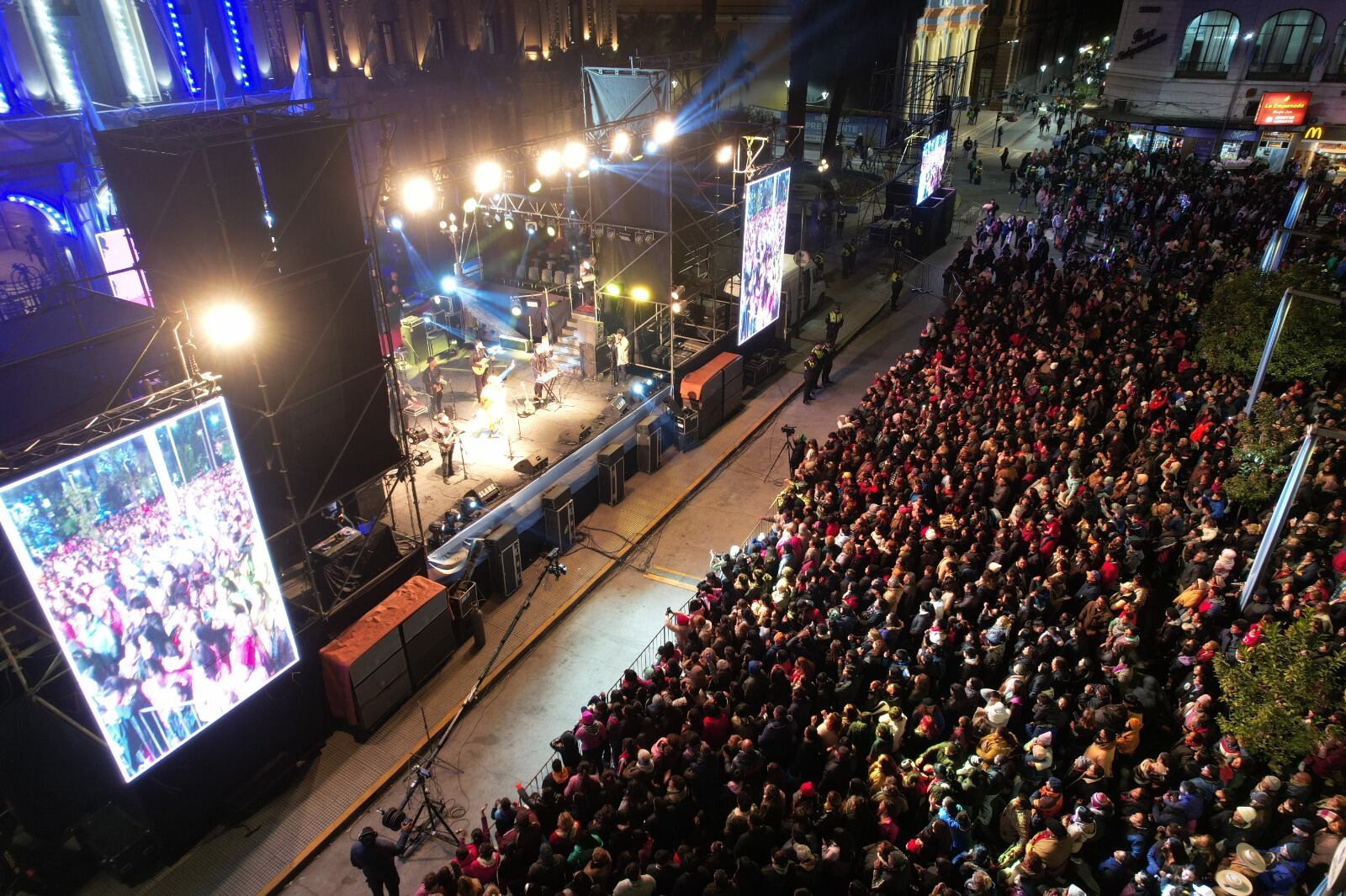 ESTA TARDE SE INICIO FESTIVAL ARTISTICO CON FIGURAS NACIONALES Y LOCALES