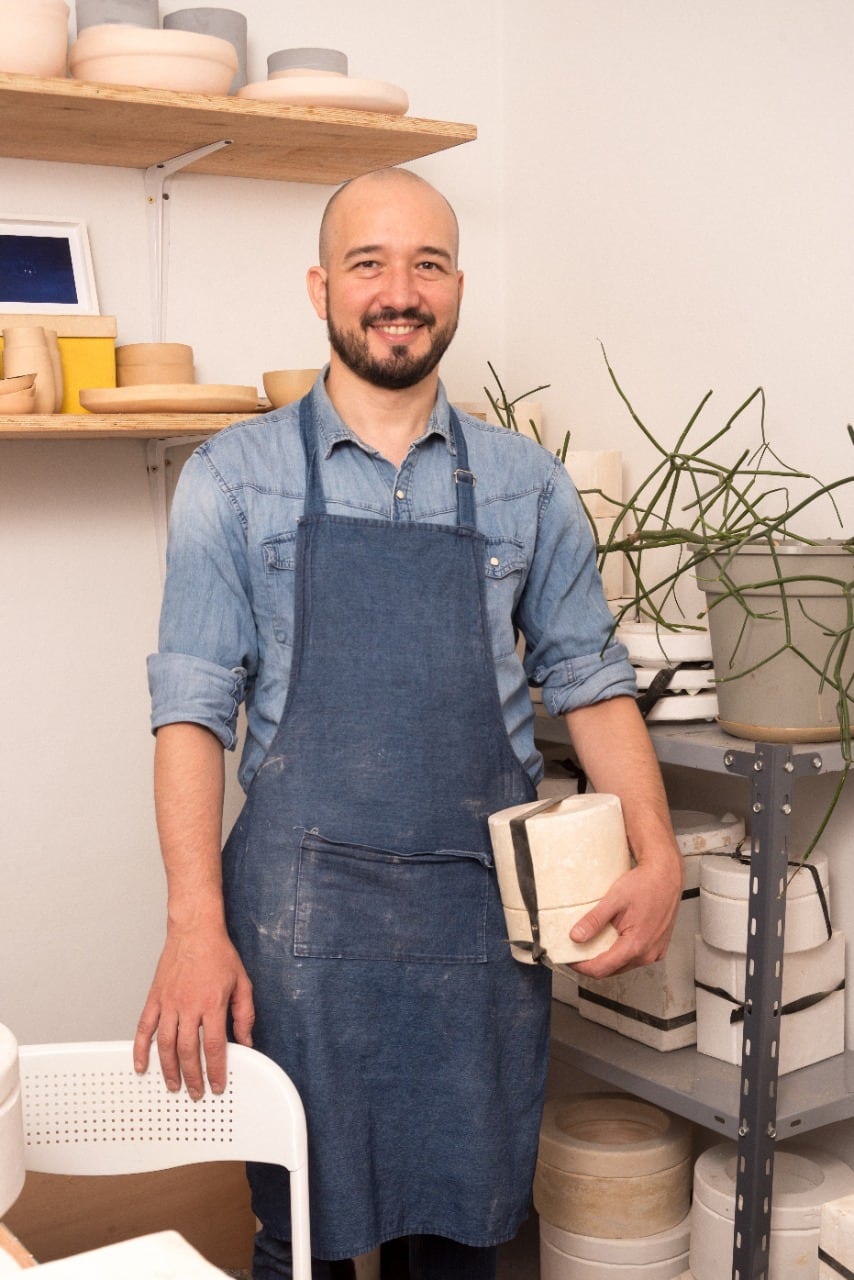 Manu Maurino: creador de "Elmo",  su marca de objetos de cerámica hechos en Córdoba y Carlos Paz. Foto: