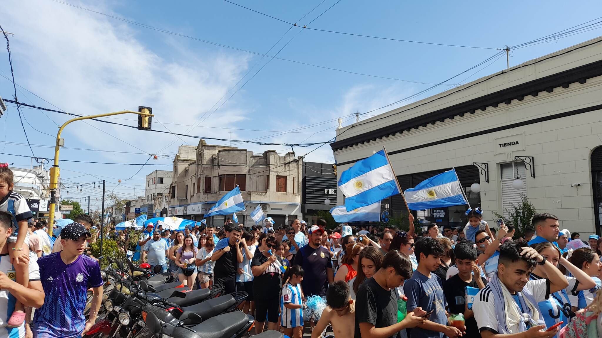 Argentina es campeón y así lo vivió una multitud de puntaltenses