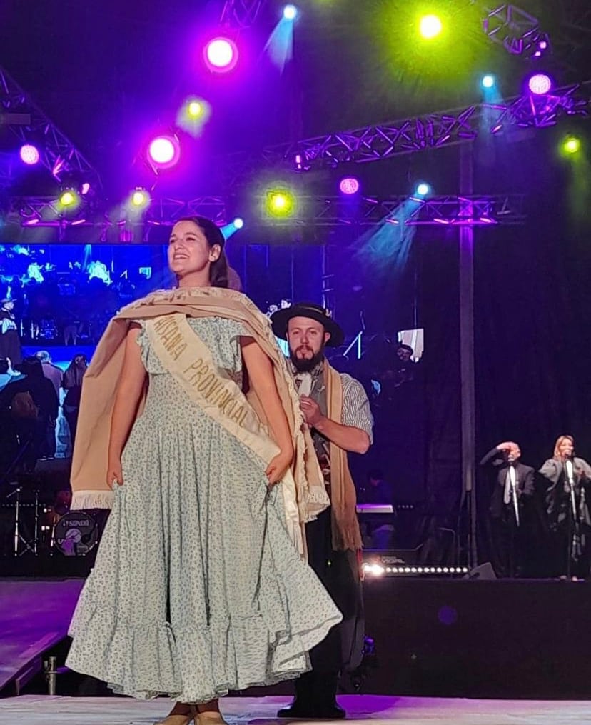 La maipucina Rocio Oviedo es la Segunda Paisana Provincial de la Tradición.