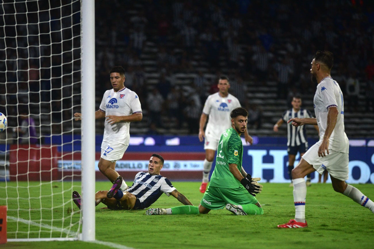 Talleres perdió contra Tigre 2 a 1 en el Estadio Kempes.  (Nicolás Bravo / La Voz)