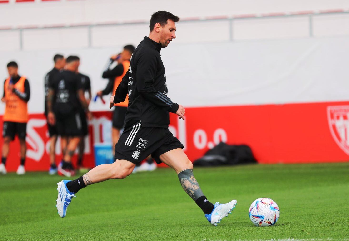 Lionel Messi, capitán de la Selección Argentina, ya está junto a sus compañeros para disputar la gran final ante Italia. / Gentileza.