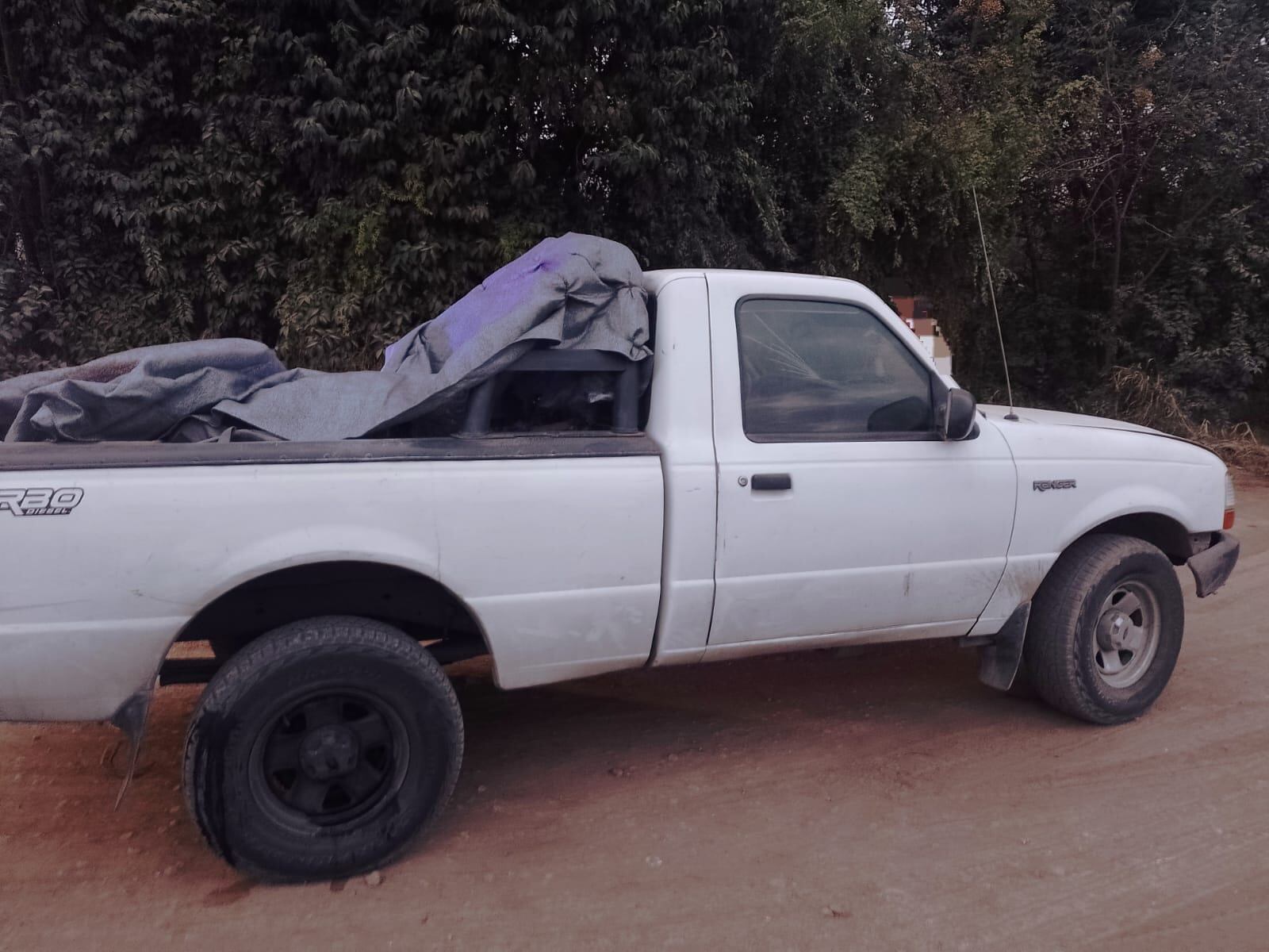 La camioneta con la que intentaron arrancar un cajero fue encontrada horas después. 