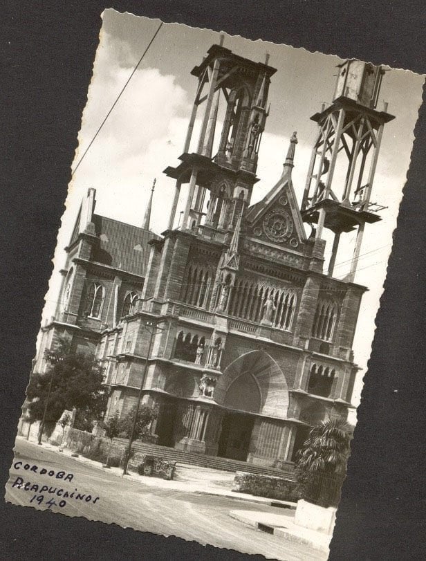 Los Capuchinos, en construcción. Una de las postales más curiosas de la colección de Córdoba de Antaño.