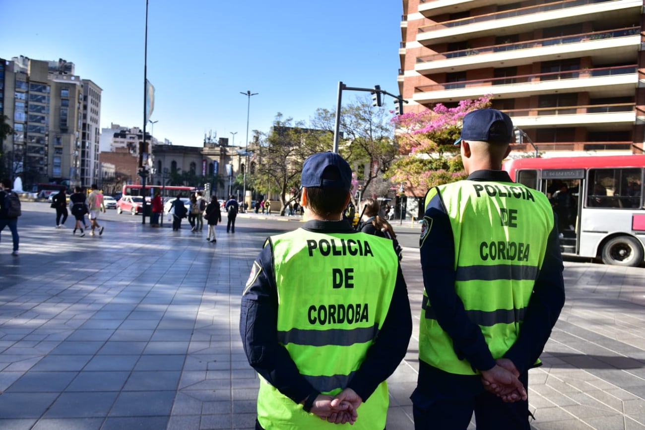 Córdoba. El Patio Olmos y la Plaza Velez Sársfield, este martes 22 de agosto. (José Gabriel Hernández / La Voz)