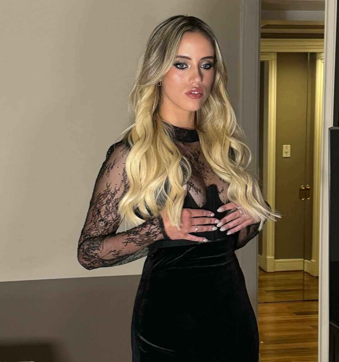 Elegancia y sensualidad: Denisse de Gran Hermano lució un vestido total black con transparencias