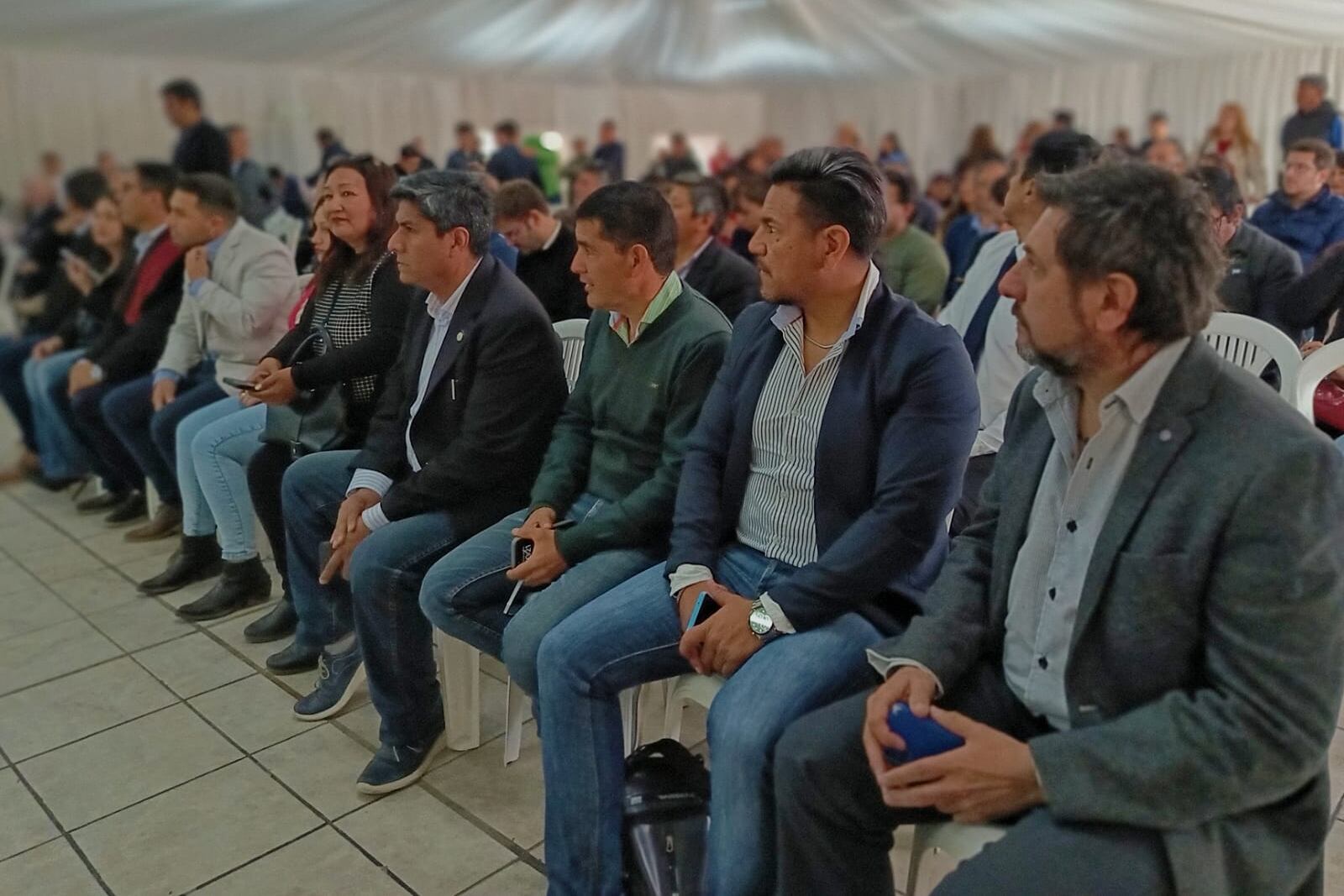 Empresarios de la industria y de la producción de Jujuy y Salta, y autoridades de ambas provincias asistieron a la apertura de la Semana de la Industria, en Perico (Jujuy).