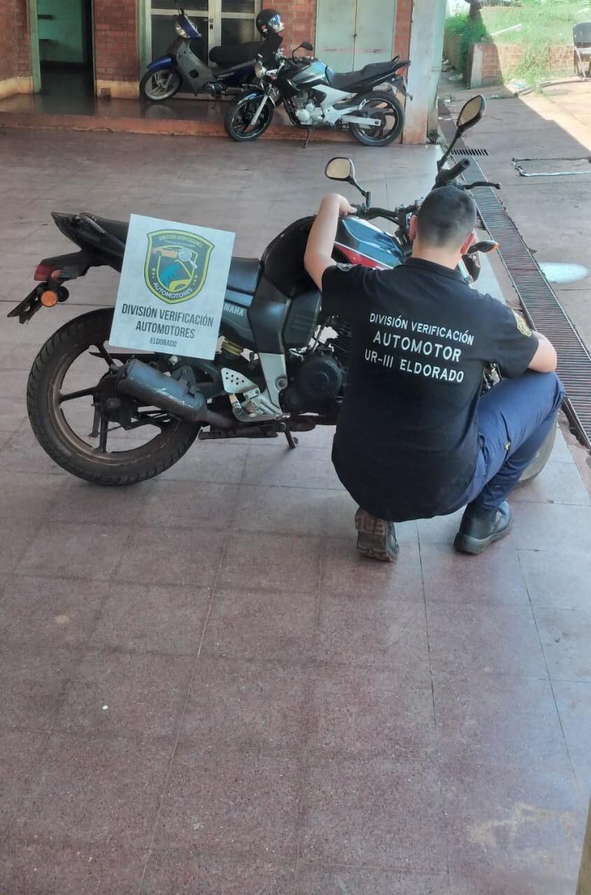 Recuperan motocicleta apócrifa en Eldorado.