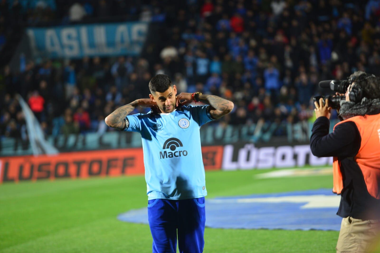 Bicampeón con la Selección, el Cuti Romero se puso la de Belgrano en la Selección.