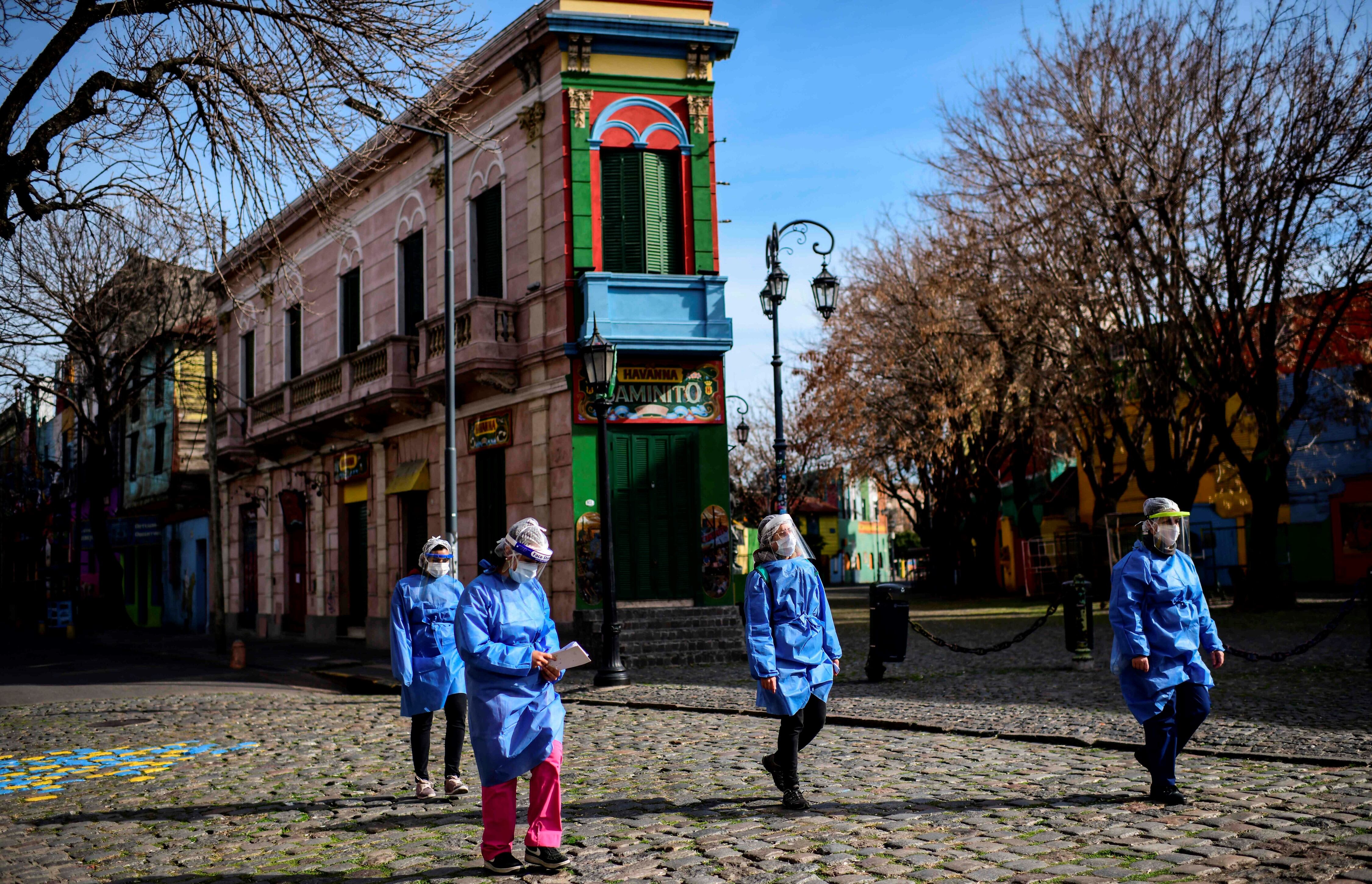 Controles para evitar contagios de coronavirus en La Boca.