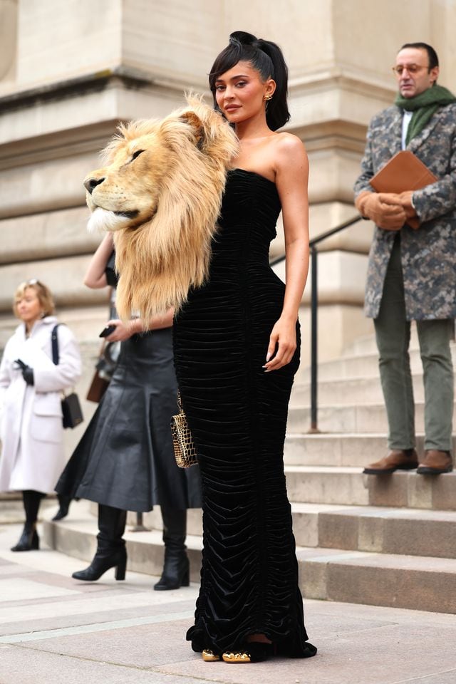 Kylie Jenner en el desfile Primavera-Verano 2023 de Schiaparelli