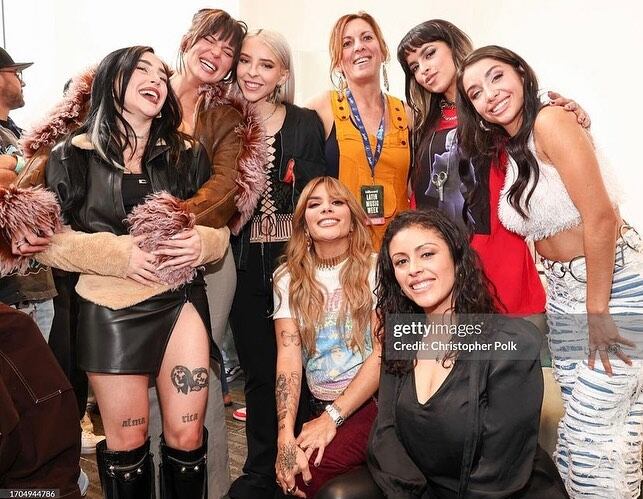 María Becerra en el encuentro de Billboard junto a otras artistas