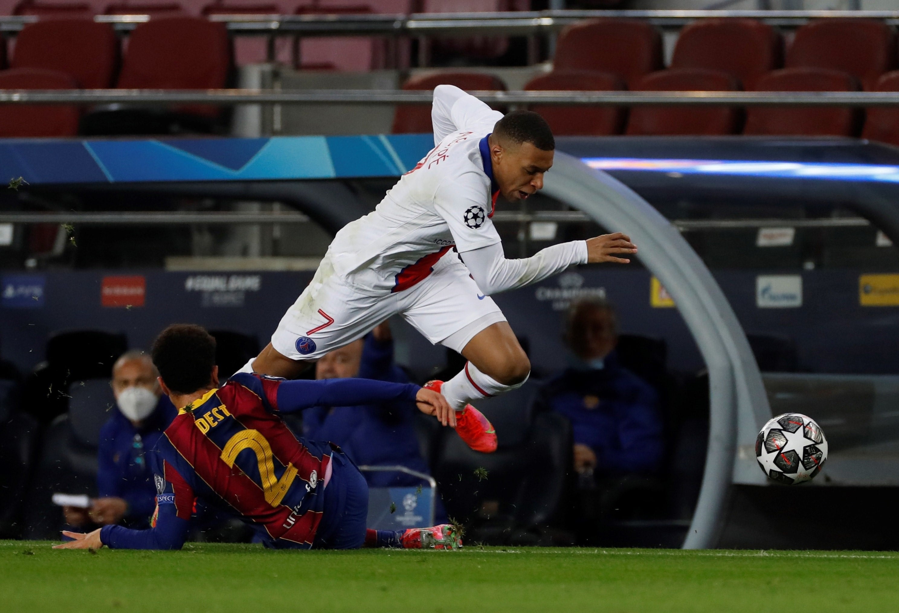 Champions League: con Mbappé imparable el PSG goleó 4-1 al Barcelona de Messi (Foto: EFE/Alberto Estévez)