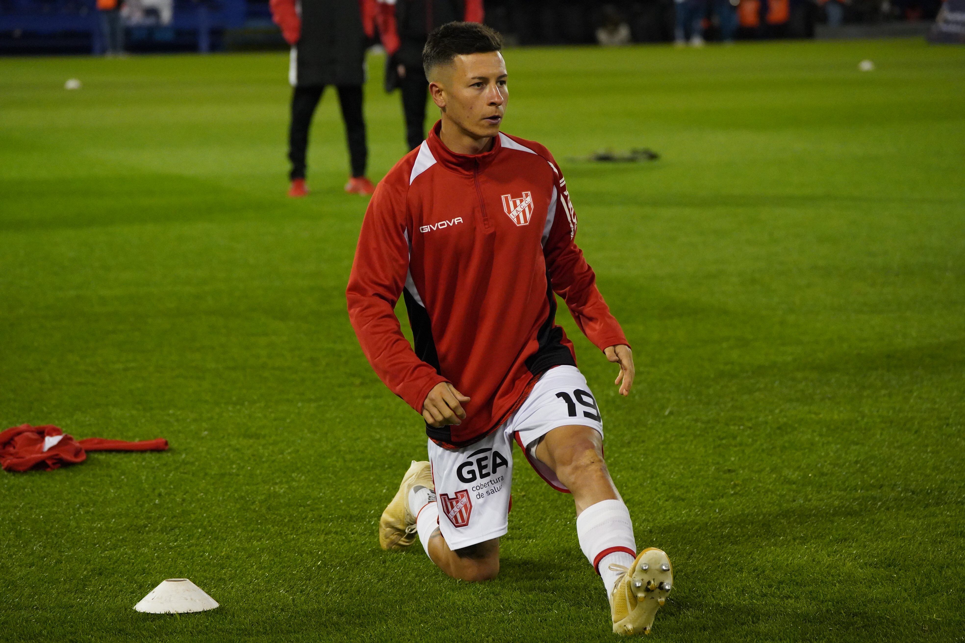 Gastón Lodico en la cancha de Vélez (Instituto)