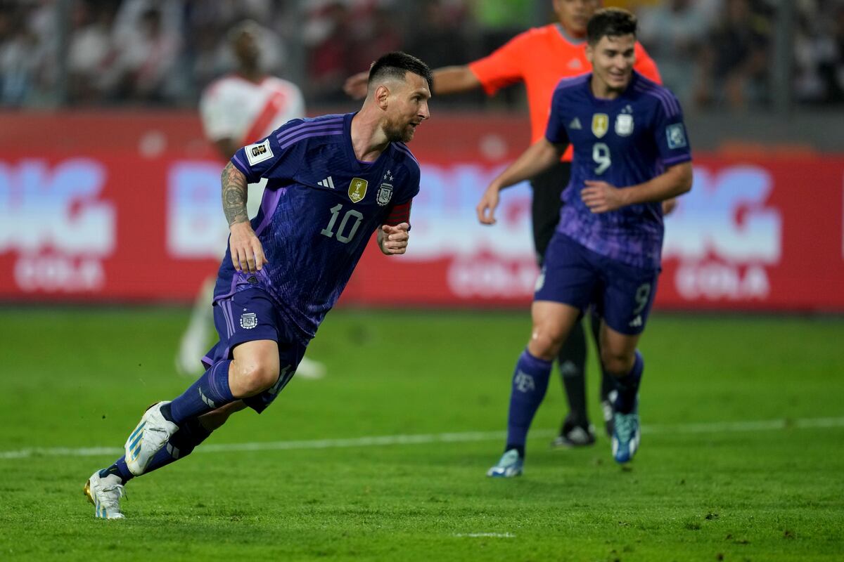 Con goles de Lionel Messi, la Selección Argentina le ganó a Perú 2 a 0
