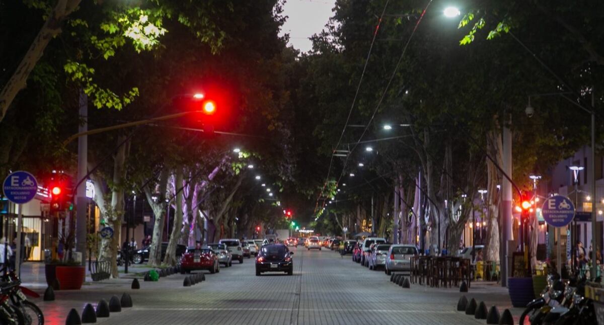 Robaron un maletín con casi $1.000.000 de una camioneta en Ciudad