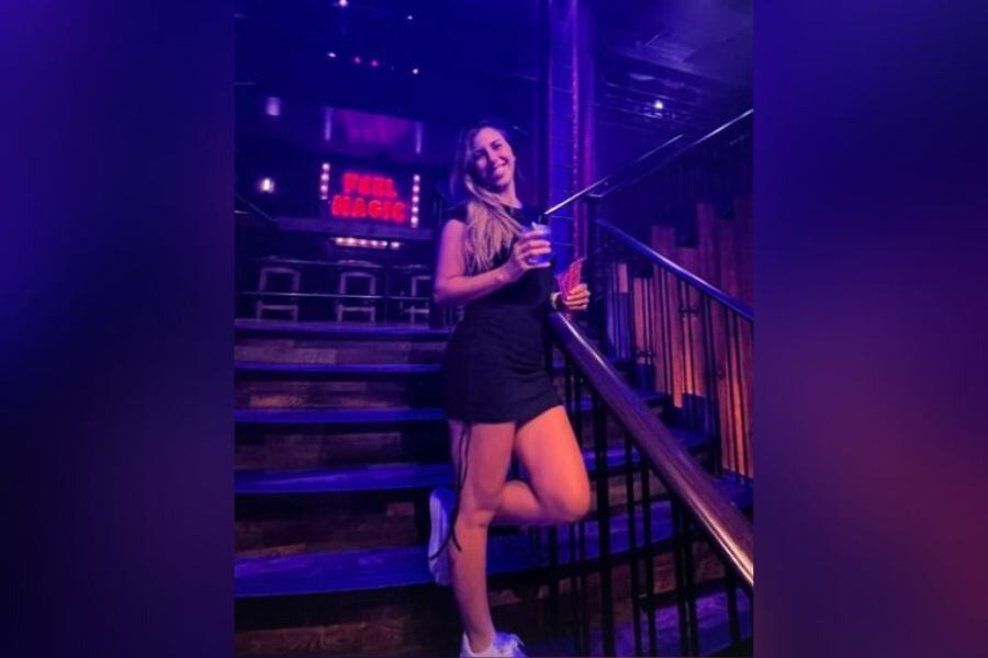 Florencia Brena en el boliche de Las Vegas donde encontró los 87 dólares.