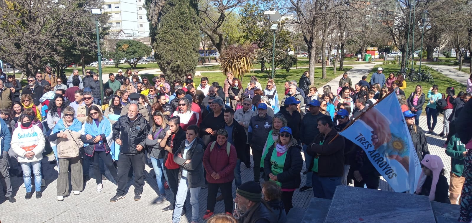 Tres Arroyos marcha en defensa de la democracia y en repudio al atentado contra Cristina Kirchner