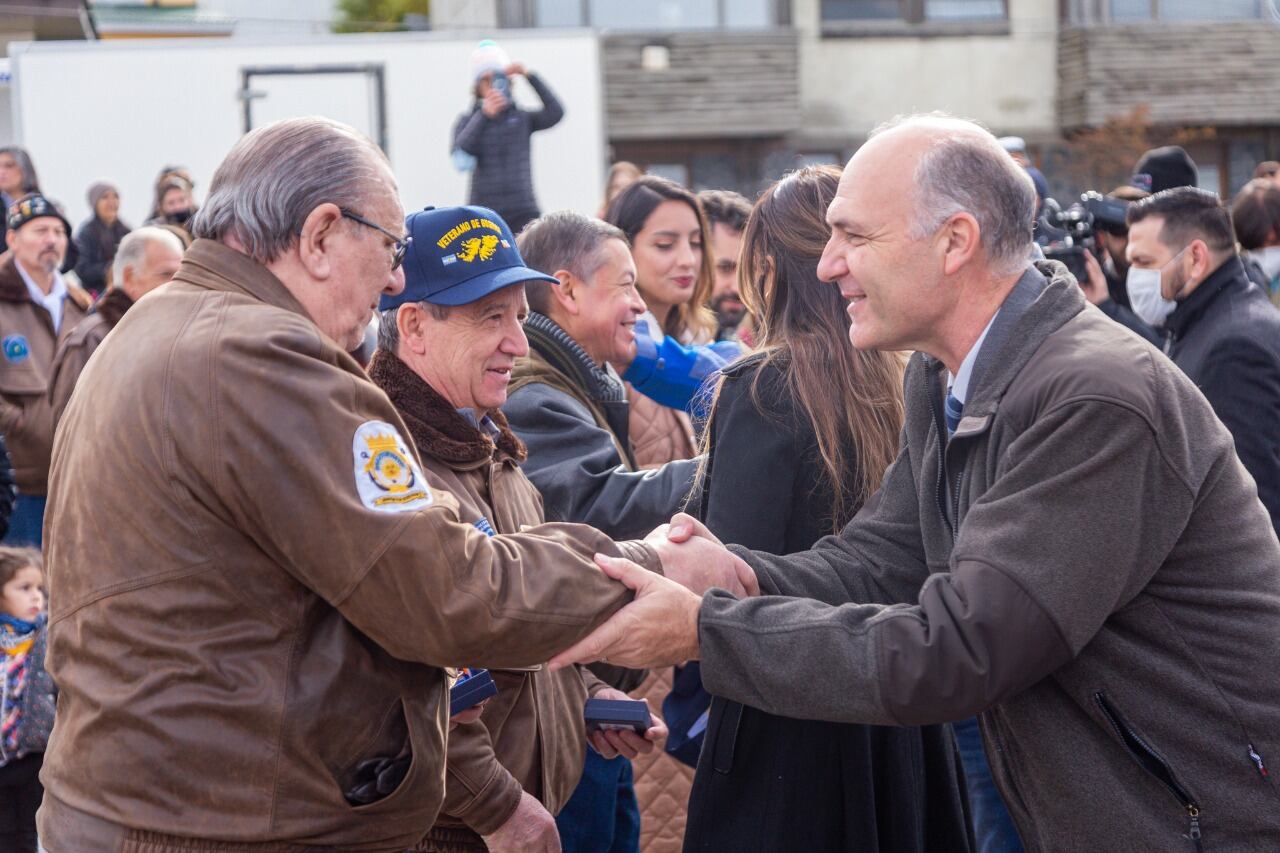 El  Secretario de Malvinas, Antártida y Atlántico Sur de Nación, Guillermo Carmona, participó de la entrega de medallas a los VGM residentes en Ushuaia. 