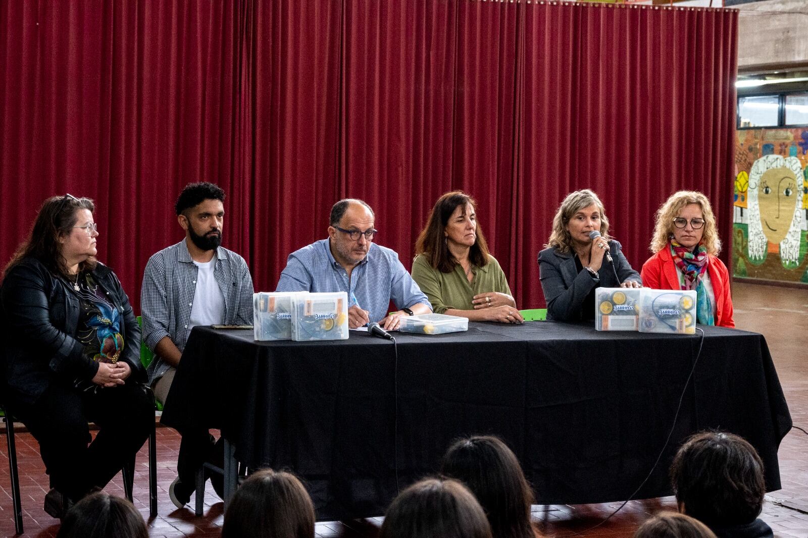 Lanzamiento del Programa Municipal de Robótica con kits Arduino para escuelas secundarias