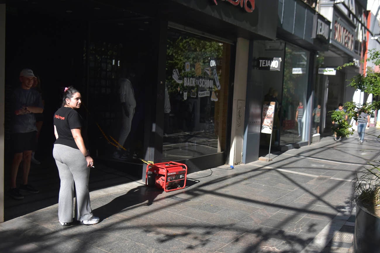 Corte de luz en gran parte de Córdoba por un problema en la central de Atucha 
(Facundo Luque / La Voz)