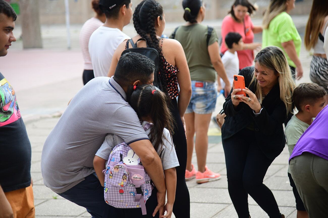 Inicio del año lectivo 2024 periodo de adaptacion para los niños que ingresan a primer grado en la escuela Presidente Yrigoyen ( Ramiro Pereyra /La Voz) 