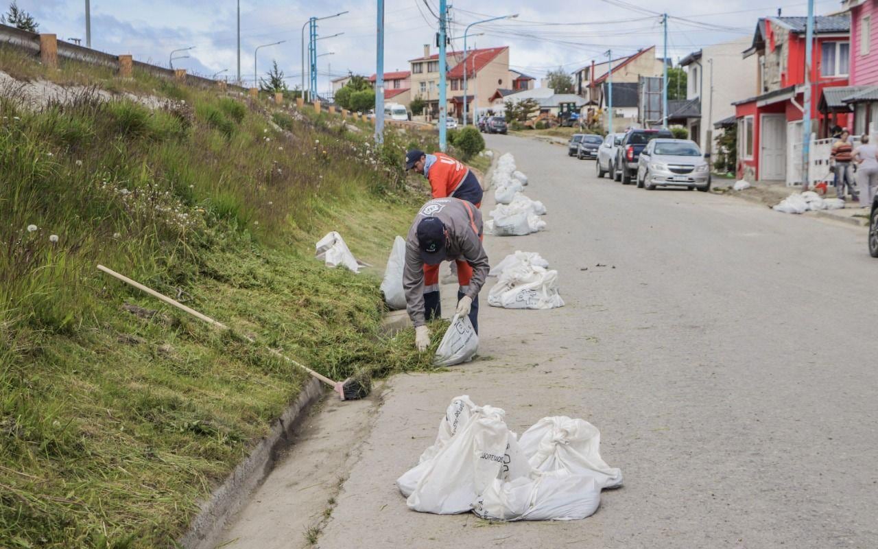 La Municipalidad de Ushuaia se encuentra realizando tareas de bacheo y reparación en el B° Malvinas