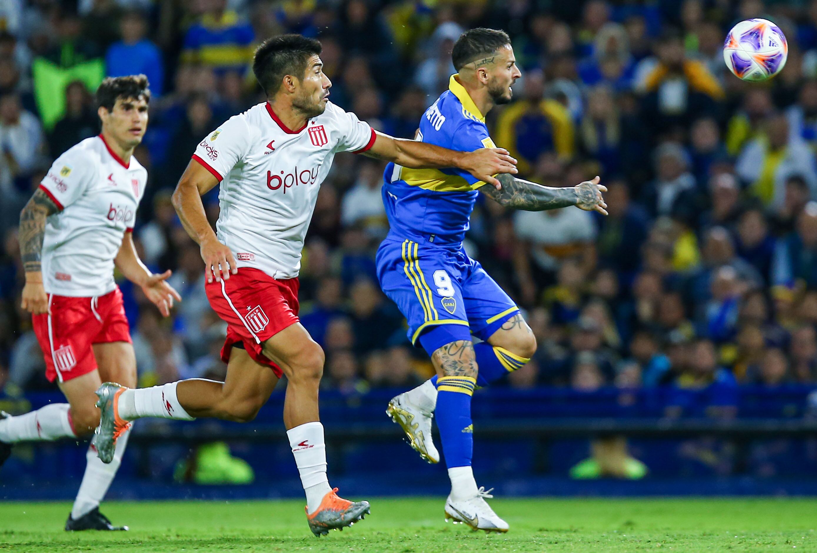 Darío Benedetto, delantero de Boca, en el partido ante Estudiantes. (Fotobaires)