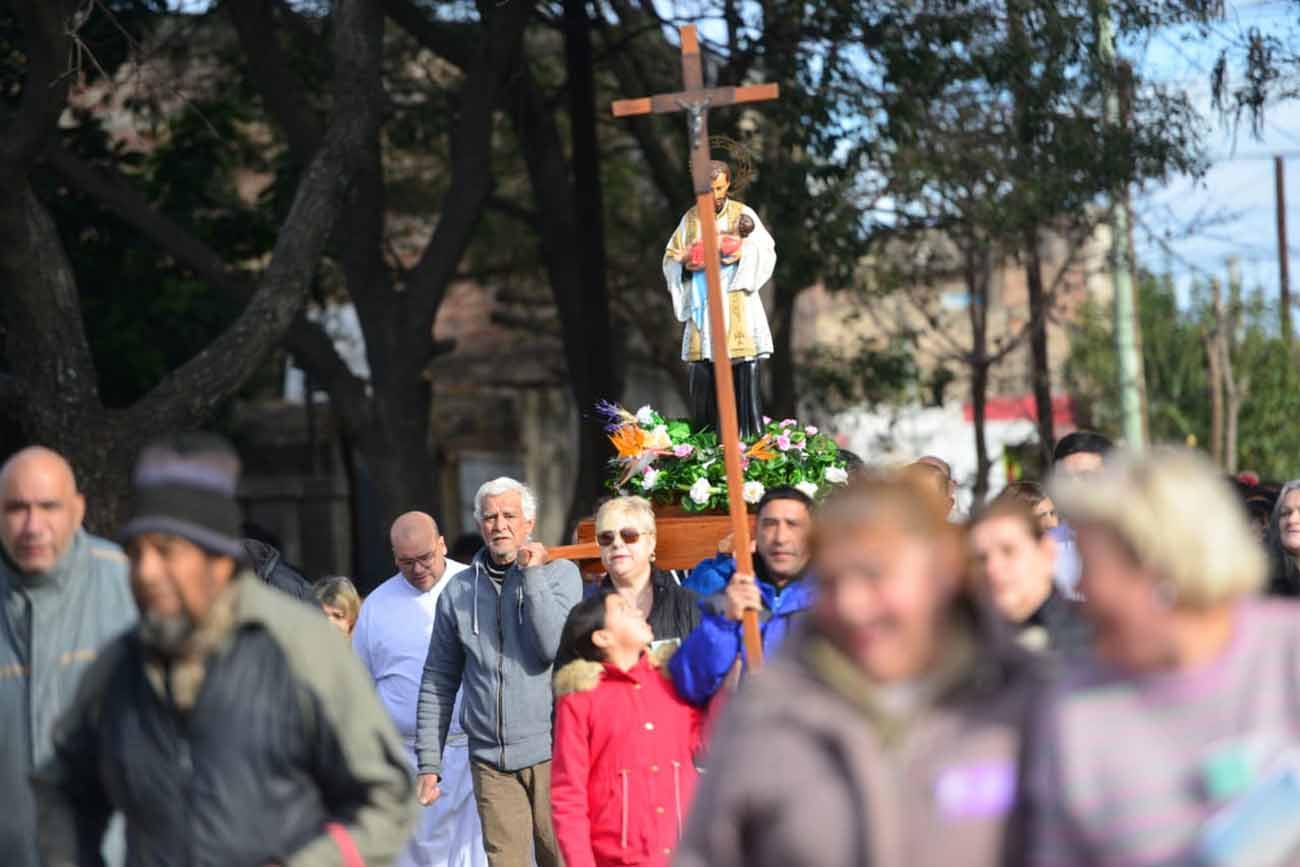 Procesión de San Cayetano, patrono del Pan y Trabajo en barrio Altamira . (Javier Ferreyra / La Voz)