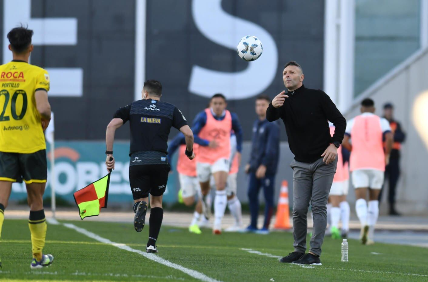 Walter Ribonetto, DT de Talleres, en el partido ante Defensa y Justicia por la Lga Profesional. (Facundo Luque / La Voz)