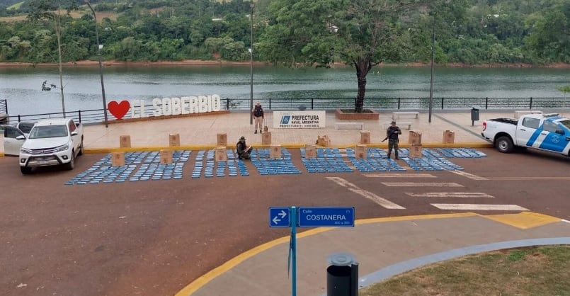 Detienen a un individuo por contrabando de cigarrillos en El Soberbio.