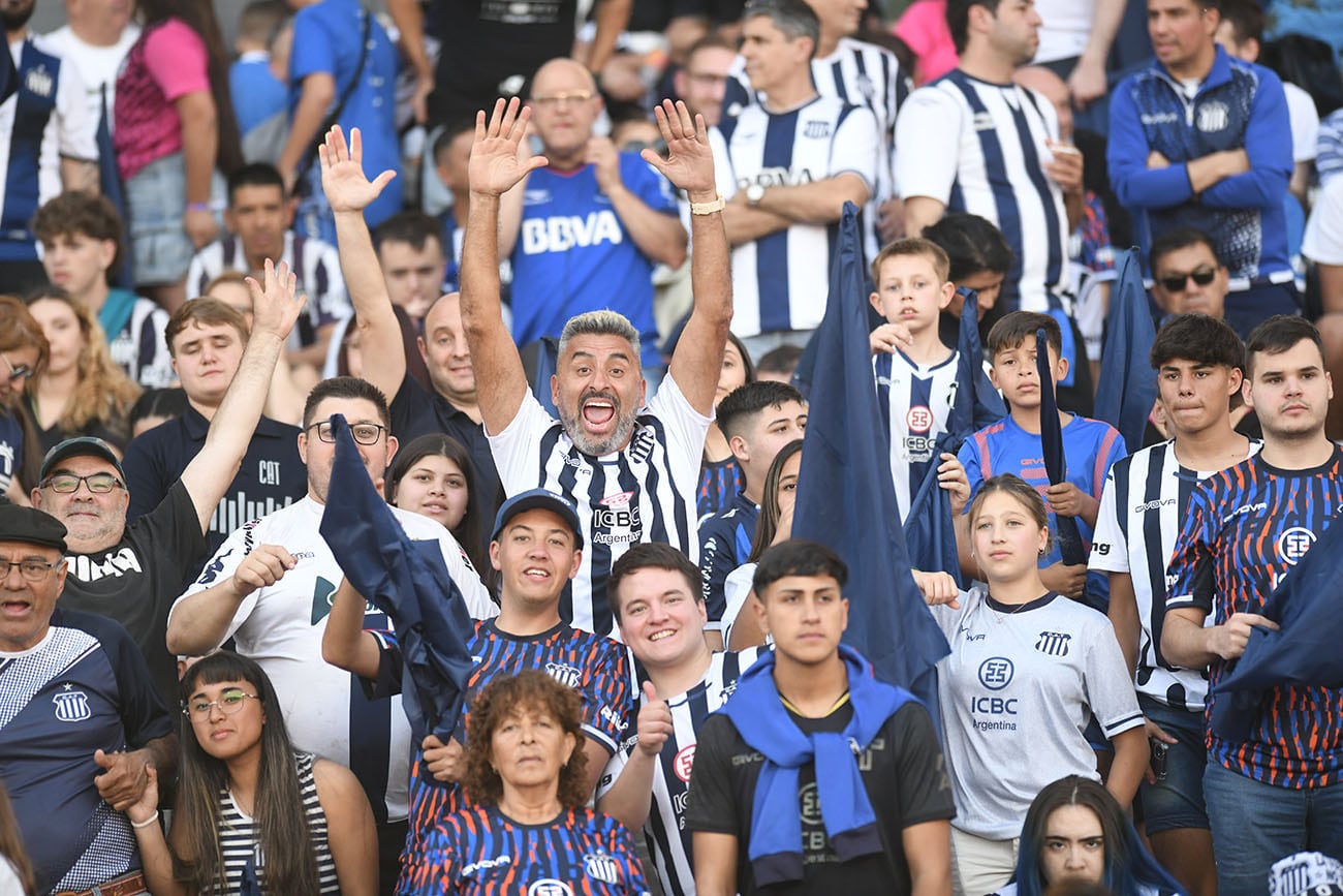 La hinchada de Talleres llenó el kémpes en el clásico ante Belgrano (Ramiro Pereyra /La Voz)