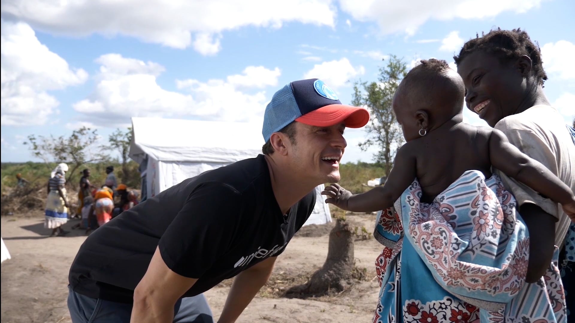 Como Embajador de Buena Voluntad de UNICEF, Bloom viaja para conocer y sensibilizar sobre las emergencias que afectan a millones de chicas y chicos.