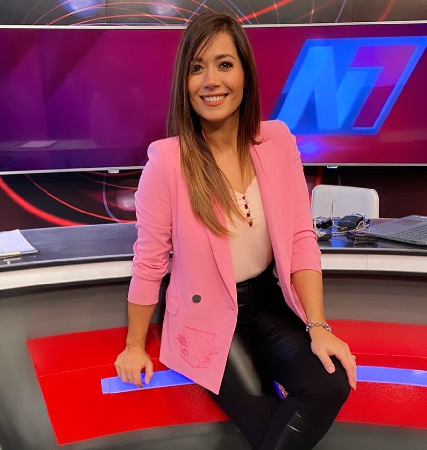 Gisela Campos, conductora del noticiero central de El Siete / Fotografía: @gisecam