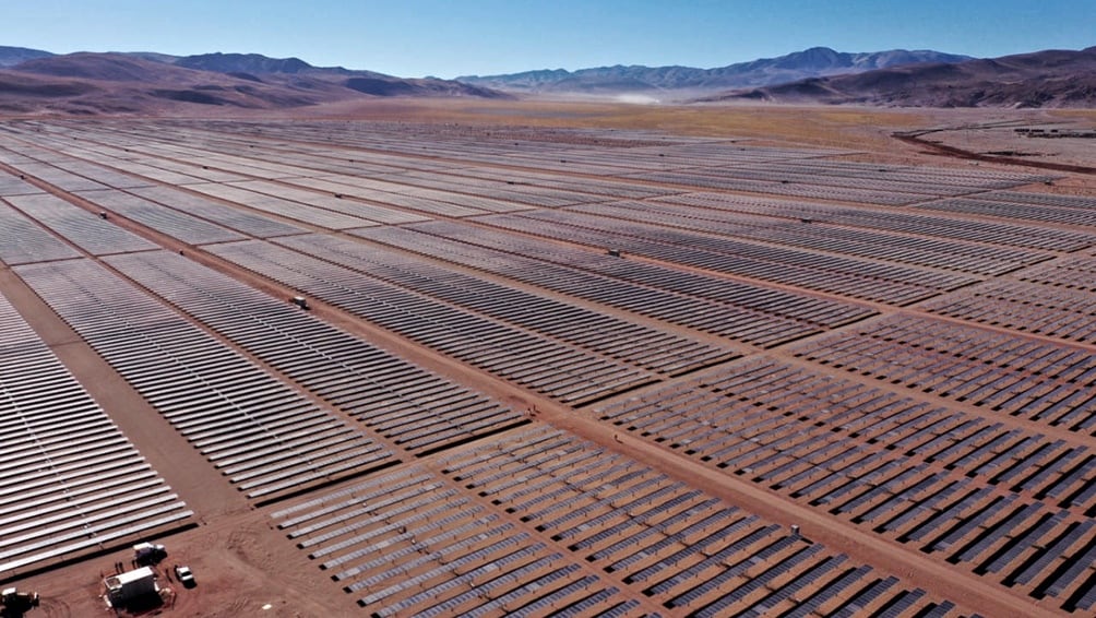 960.000 paneles solares instalados en un predio de 800 hectáreas a más de 4.000 msnm, componen el parque solar Cauchari, en Jujuy.