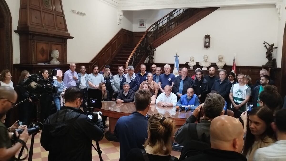 La Intersindical Rosario convoca a un acto contra el DNU de Javier Milei y el ajuste