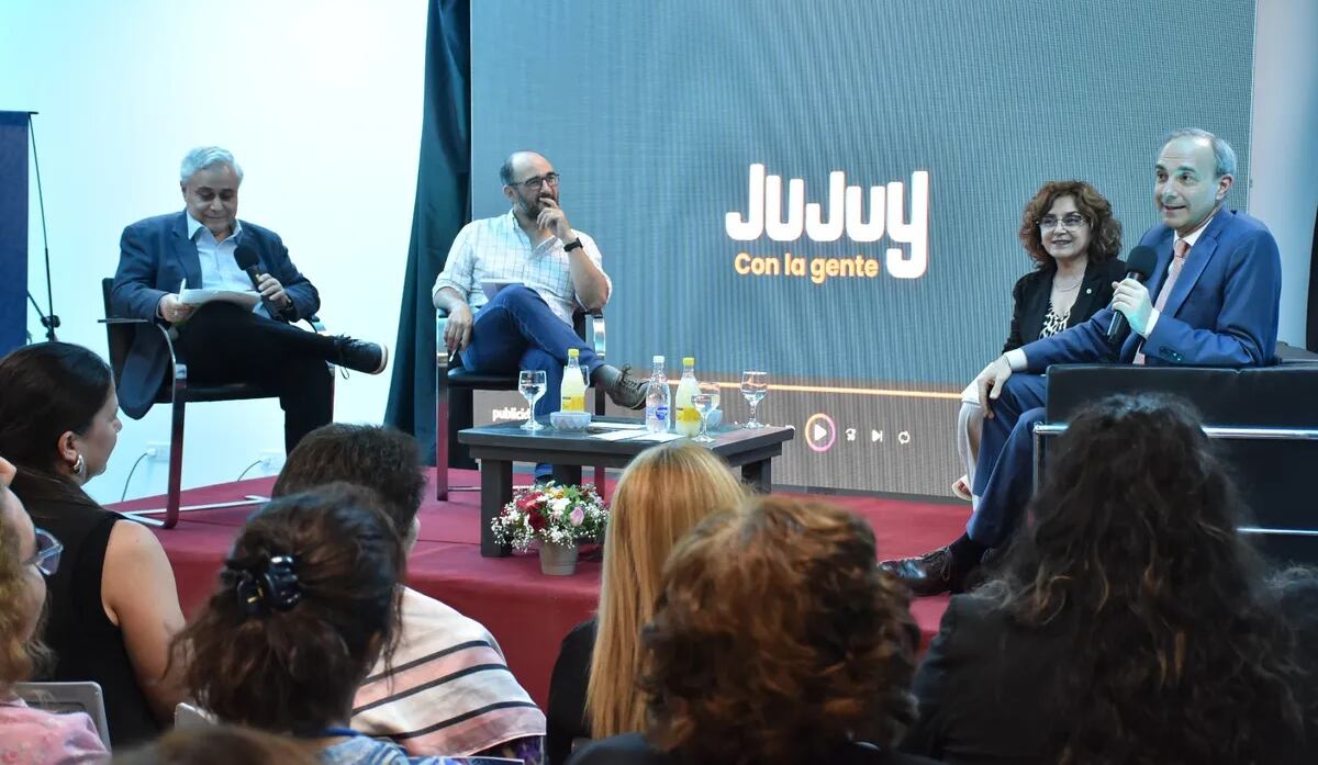 De izquierda a derecha: Federico Medrano, secretario provincial de Gestión Educativa; José Thomas, secretario general del Consejo Federal de Educación; Miriam Serrano, ministra de Educación de Jujuy; y Carlos Torrendell, secretario de Educación de la Nación.