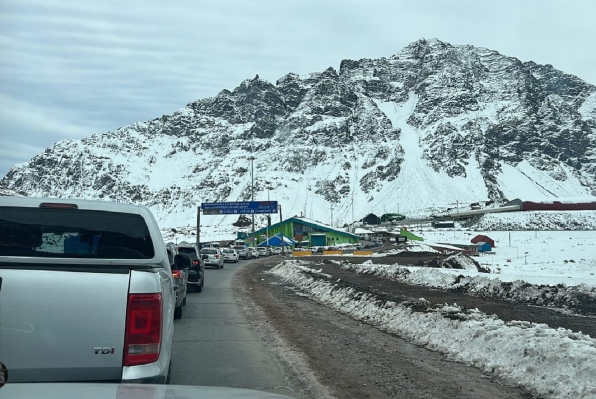 Paso Cristo Redentor con nevadas (Prensa Gendarmería Nacional)