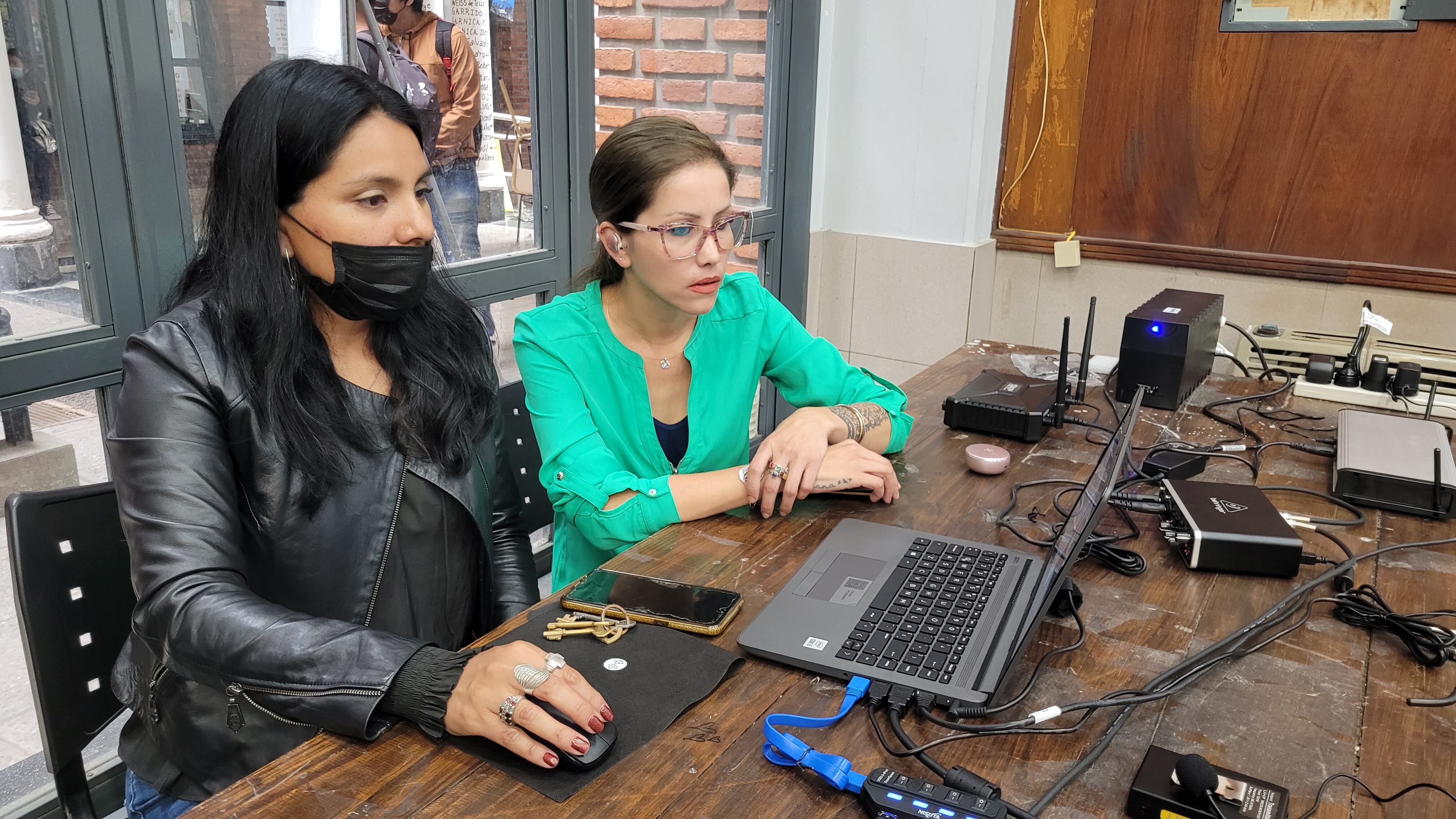 El aula híbrida funcionará contando con equipamientos de alta tecnología, destacó la Mg. Ing. Marcela Tapia, titular de la Dirección de Informática de la FHyCS.