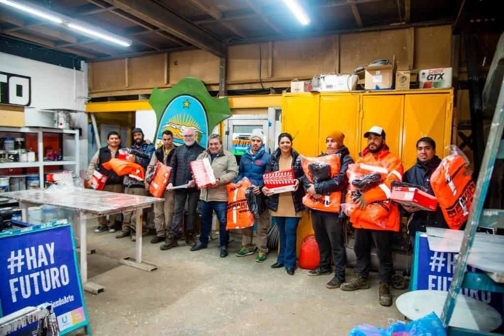 En los próximos días continuarán con la entrega de ropa y elementos de protección en las demás áreas siguiendo un cronograma.