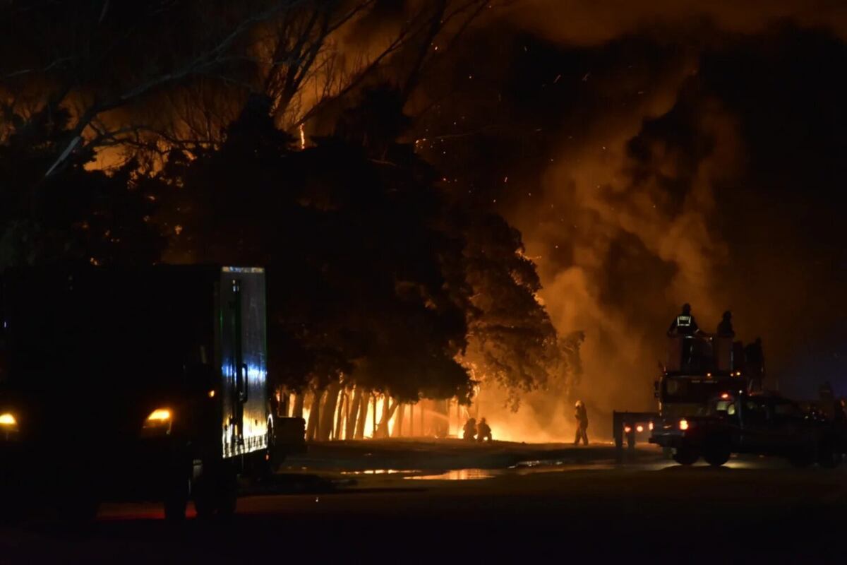 Incendio de Sinteplast: aseguran que el fuego no se originó en la fábrica
