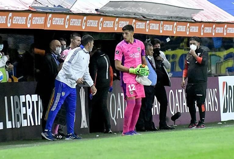 Leanddro Brey a punto de entrar al campo de juego contra Always Ready por Copa Libertadores.