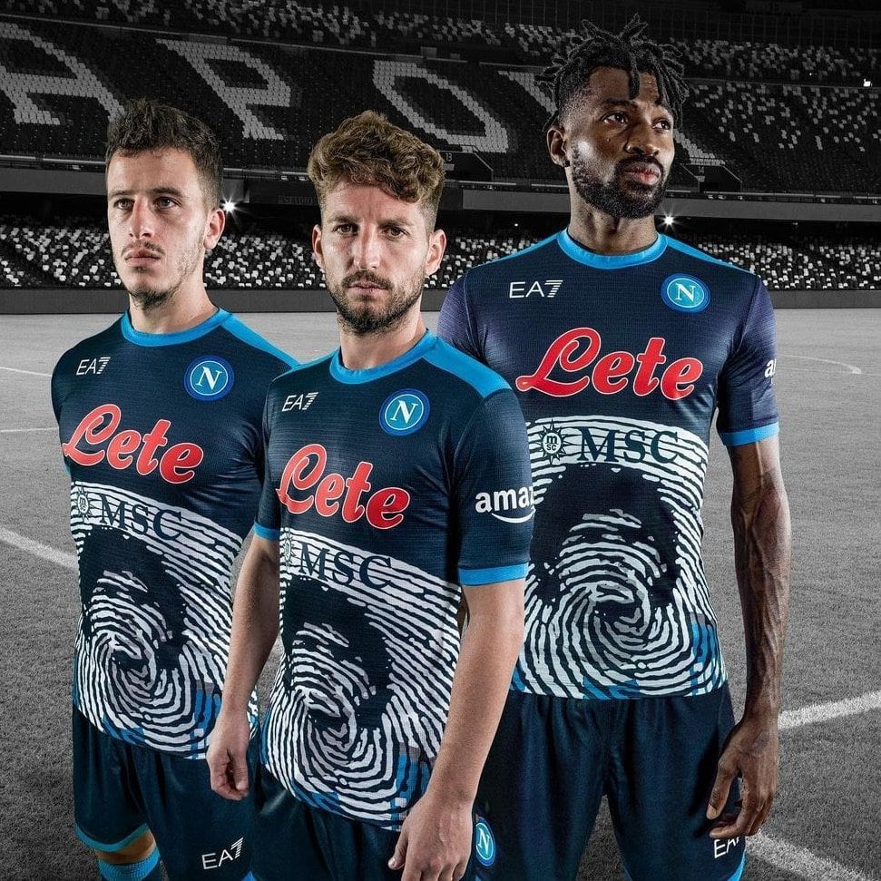 El Napoli homenajeará a Diego Maradona con una camiseta en el primer aniversario de su muerte