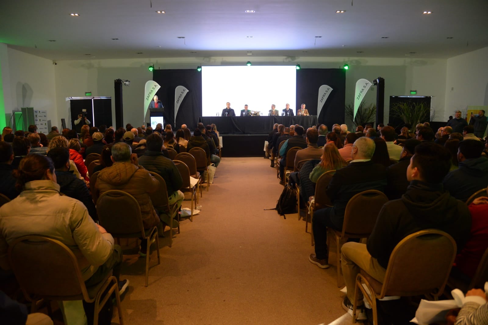 El encuentro contó con la participación de disertantes locales y extranjeros.