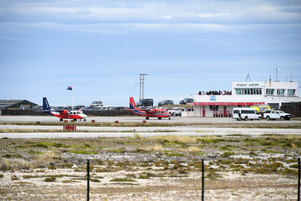 Los isleños realizarán obras en el aeropuerto de Puerto Argentino