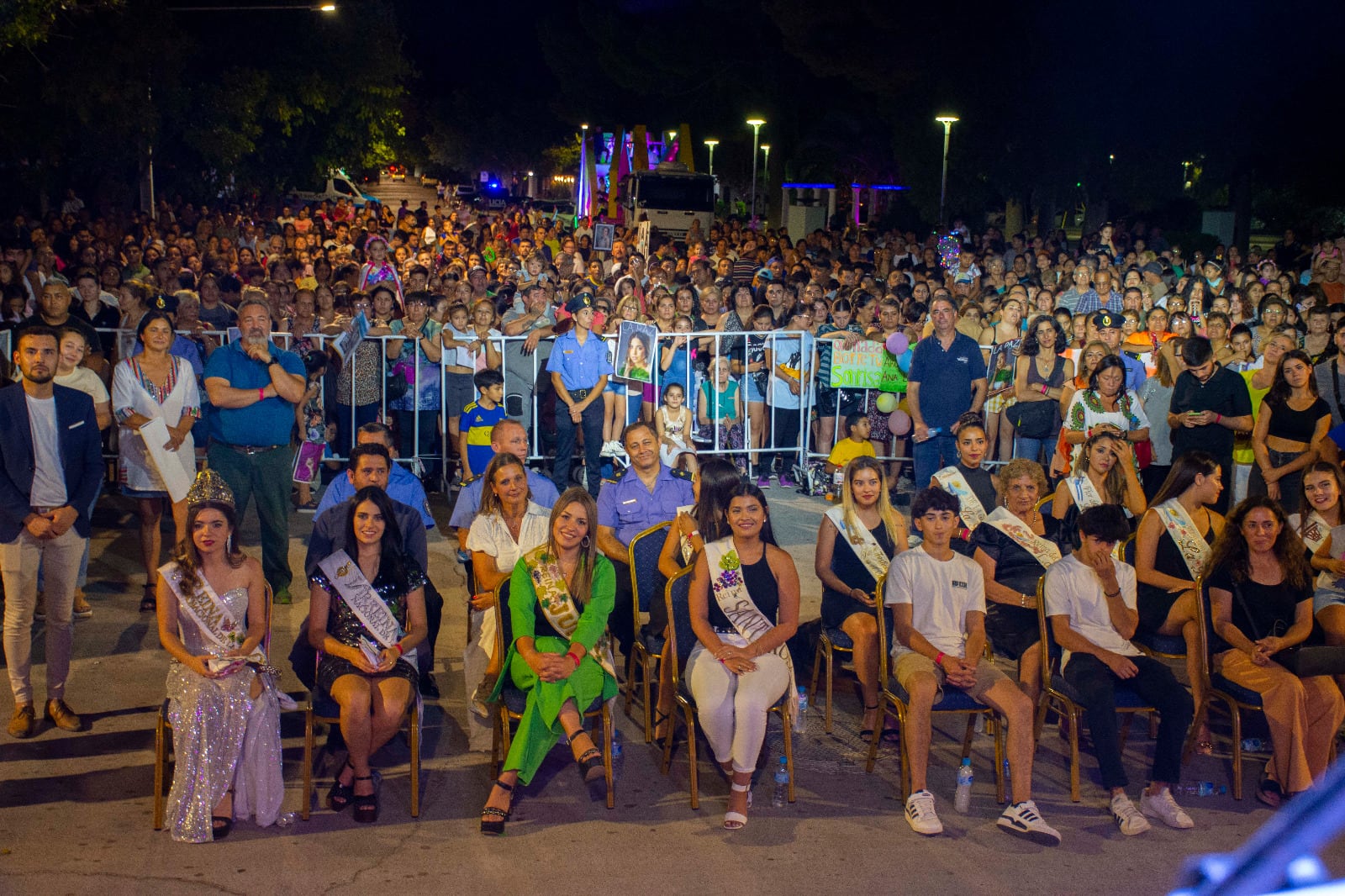 La Paz recibió a su Reina Nacional de la Vendimia con una caravana que culminó en una gran fiesta. Aquí se la ve junto a la Virreina Nacional, Gemina Navarro. 