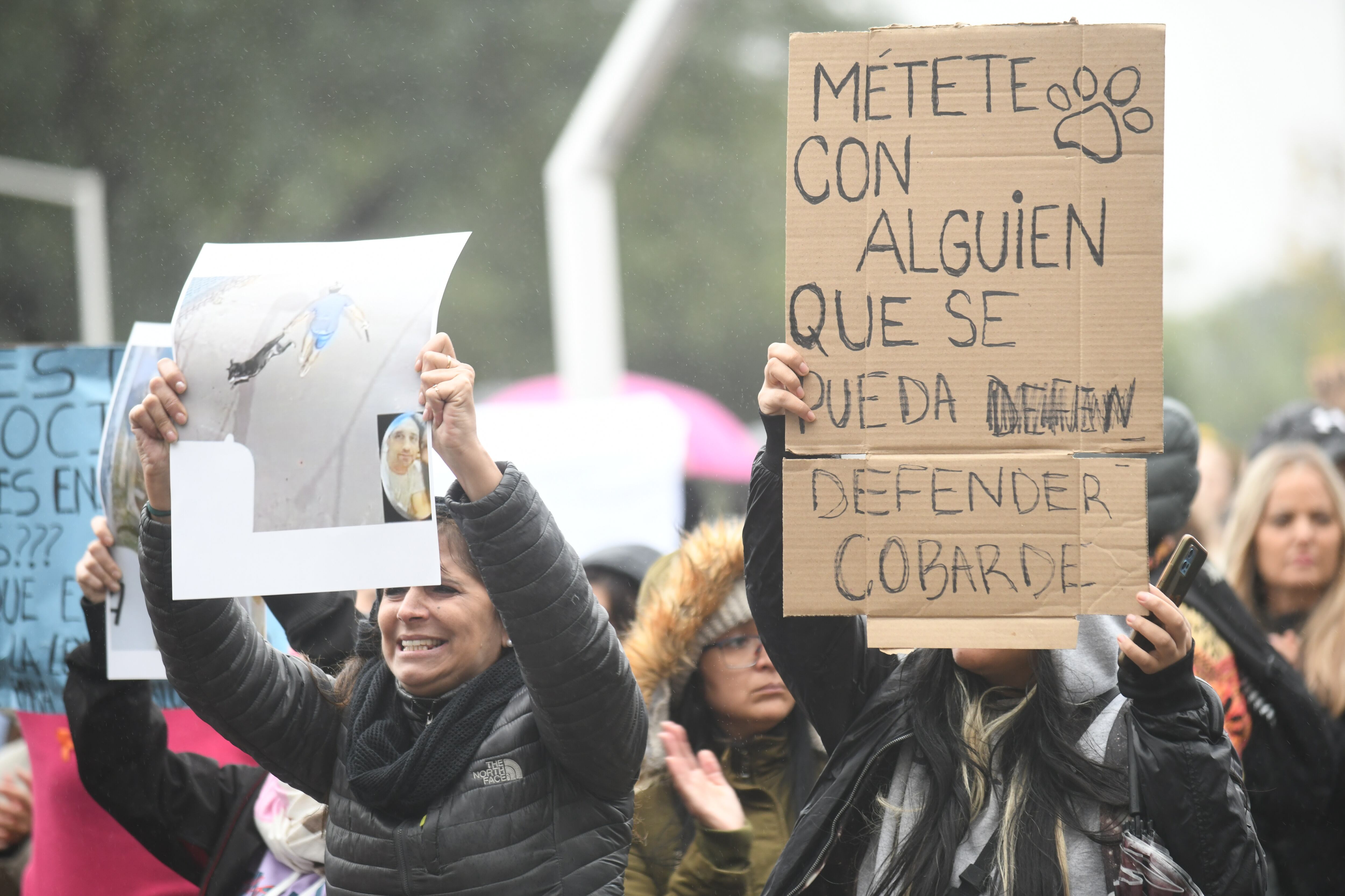 Protesta en el ingreso al country San Isidro de Villa Allende por maltrato animal.